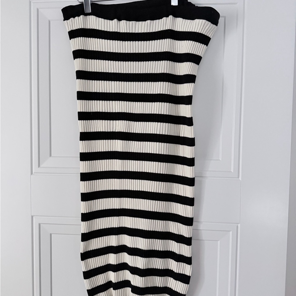 H&M Black and White Striped pencil skirt